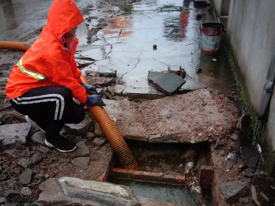 密云专业清理污水池 炜誉市政以规范流程守护城市 “肠道”