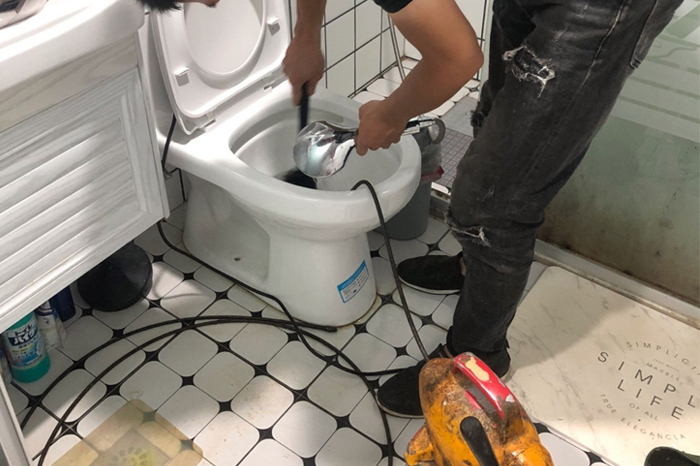 密云马桶堵塞自己疏通还是找师傅?专业上门服务让你省时更省心