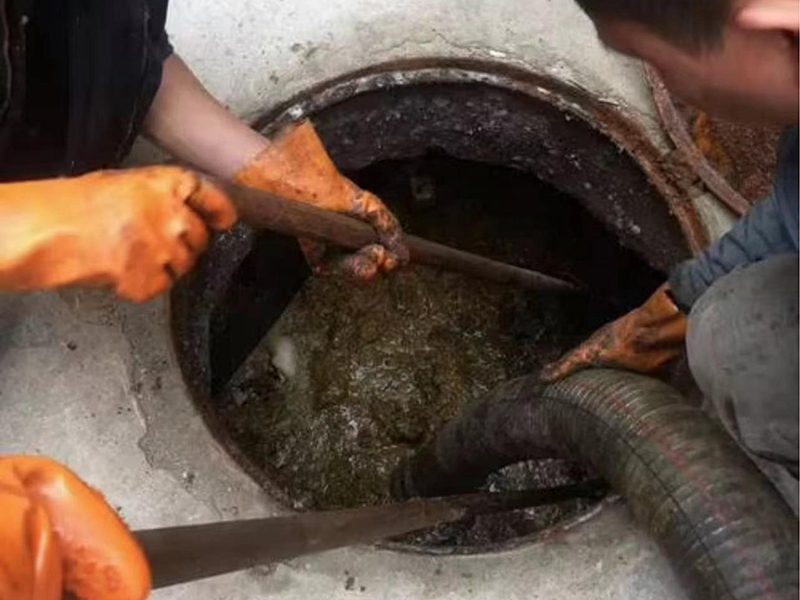 密云清理化粪池时如何避免沼气的危害?